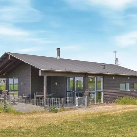 Three-bedroom In Holiday home