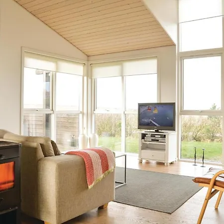 Three-bedroom In Holiday home *